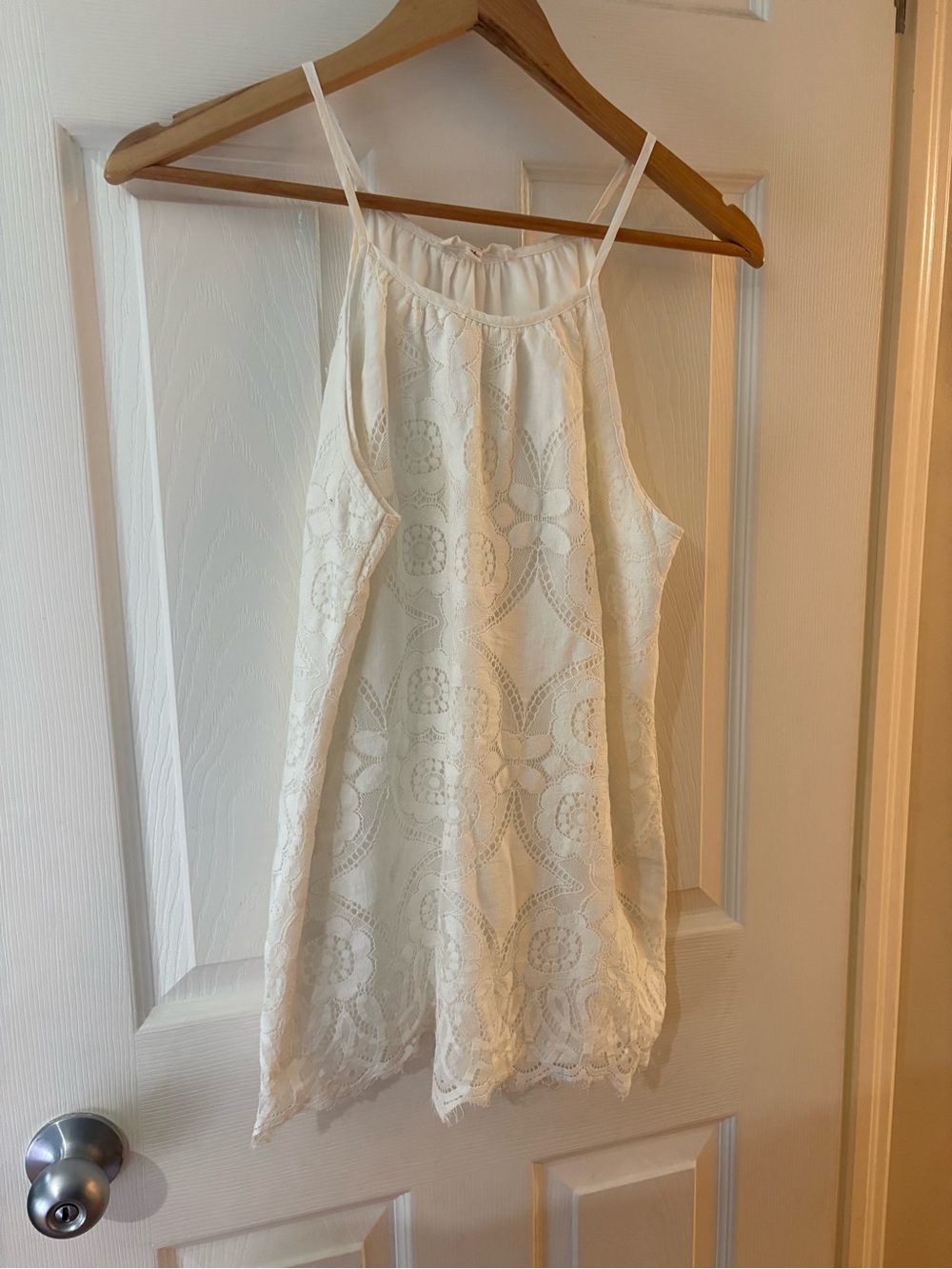 Solitaire white lace lined tank blouse floral size medium scalloped hem